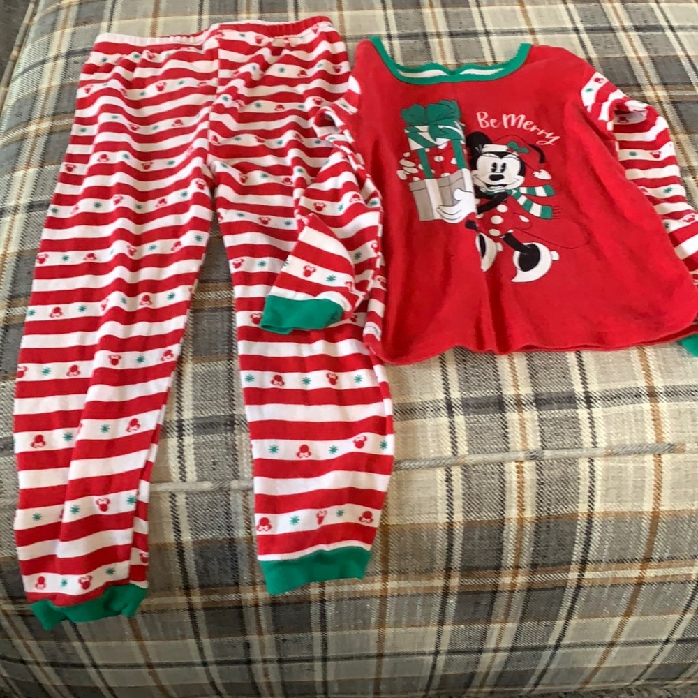 Little girls Minnie Mouse Christmas pajamas
